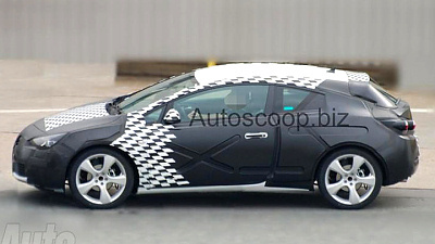 шпионский снимок трехдверного хэтчбека Opel Astra