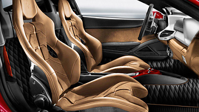 вариант оформления интерьера Ferrari 458 Spider в варианте Scuderia