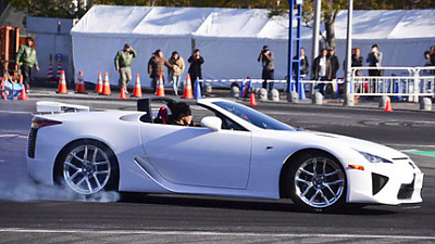 открытый Lexus LFA 