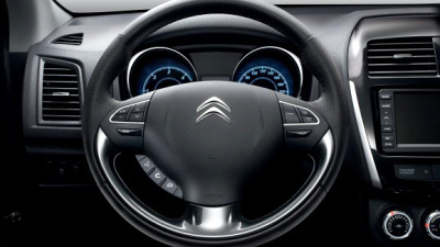 интерьер Citroen C4 Aircross