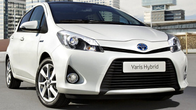 гибридный Toyota Yaris