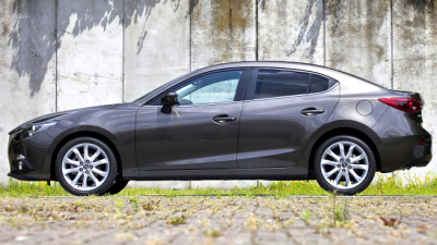 седан Mazda3