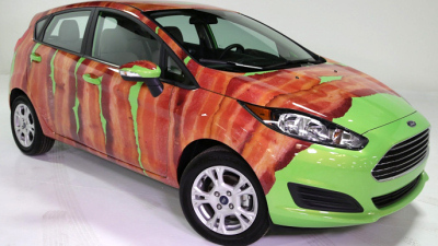 Ford Fiesta с «мясной» наклейкой