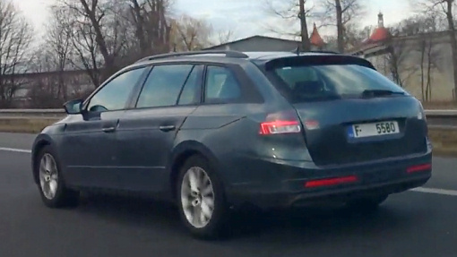 Тестовый прототип универсала Skoda Superb Combi 