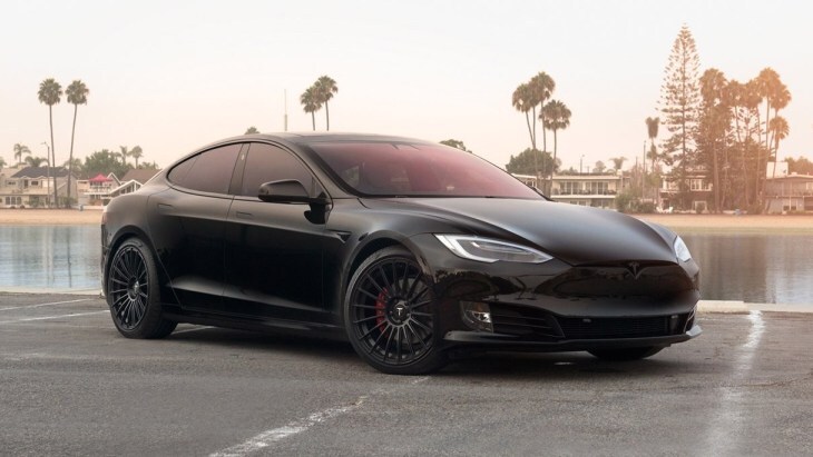 Tesla Model S P100D by T Sportline