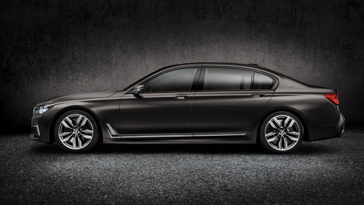 Седан BMW M760Li xDrive