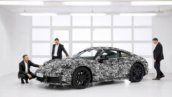 Спортивное купе Porsche 911 нового поколения 992