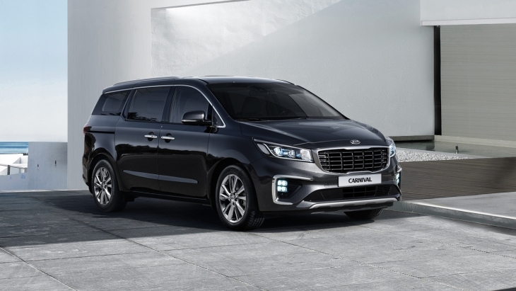 Обновлённый минивэн KIA Carnival