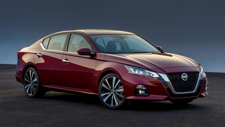 Седан Nissan Altima нового поколения